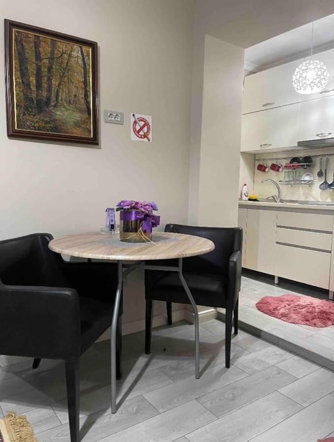 Warm Apartment In The Center Of Tirana City ภายนอก รูปภาพ